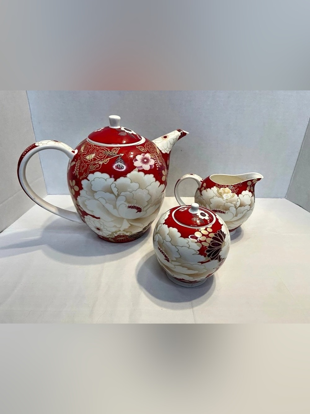 Maxwell Williams Kimono Floral Tea Set in Red & White
